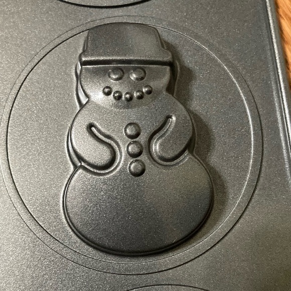 Wilton  CHRISTMAS NOVELTY BAKING PAN - Picture 5 of 9